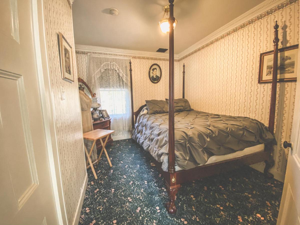 Lizzie Borden House Bed and Breakfast Fall River Eksteriør billede