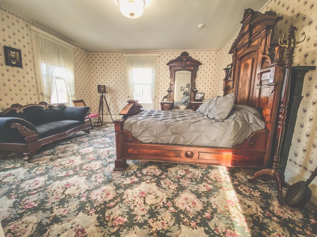 Lizzie Borden House Bed and Breakfast Fall River Eksteriør billede