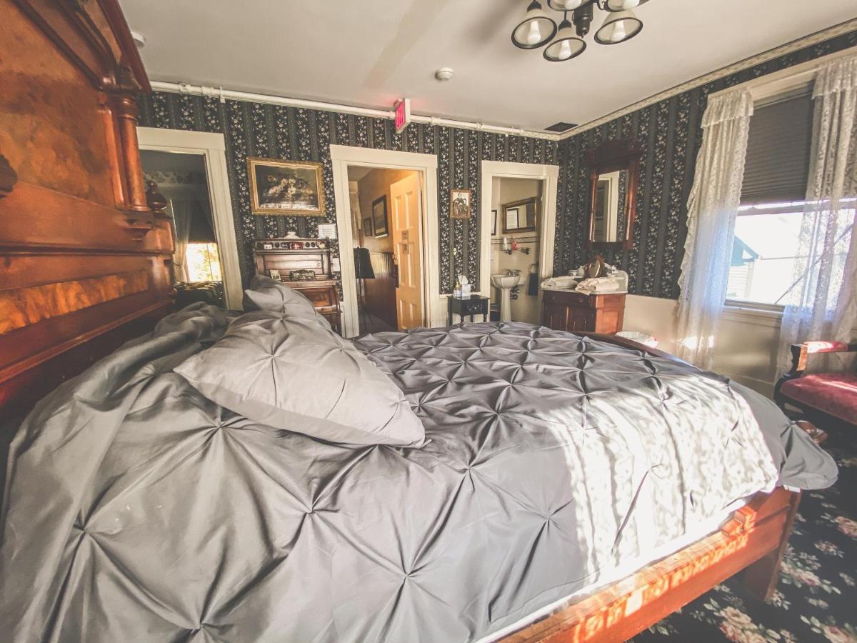 Lizzie Borden House Bed and Breakfast Fall River Eksteriør billede