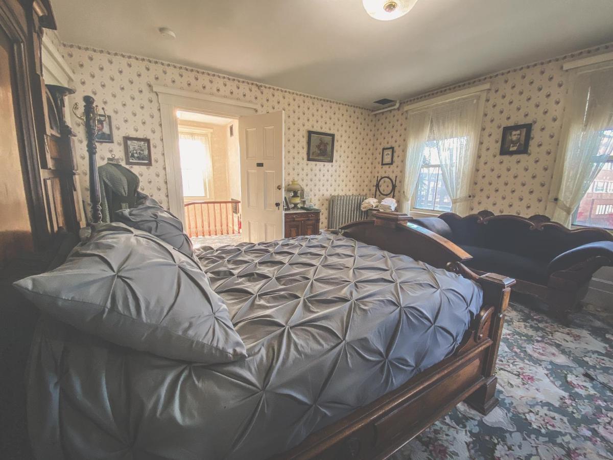Lizzie Borden House Bed and Breakfast Fall River Eksteriør billede