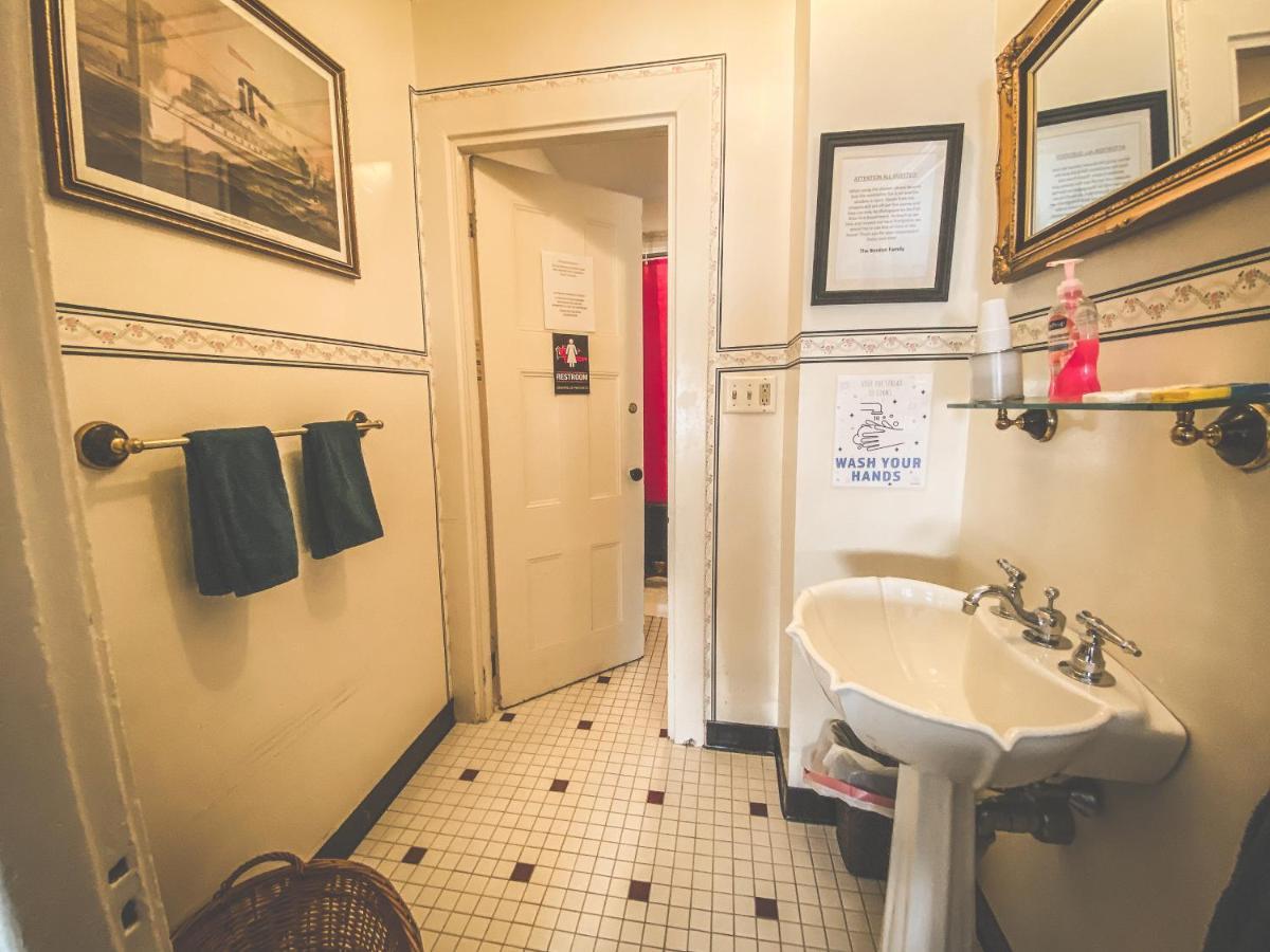 Lizzie Borden House Bed and Breakfast Fall River Eksteriør billede