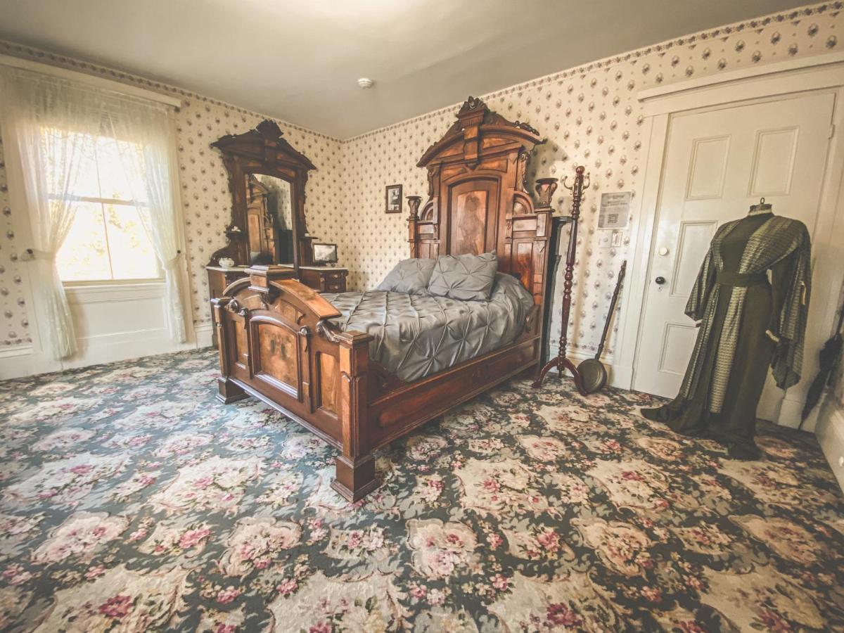 Lizzie Borden House Bed and Breakfast Fall River Eksteriør billede